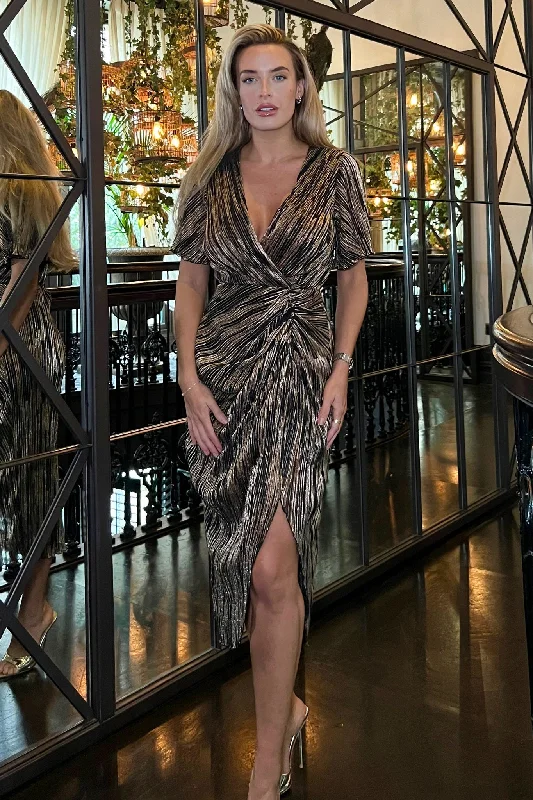 Velvet midi dresses in jewel tones for a glamorous winter event Isla Black & Gold Metallic Midi Dress Velvet midi dresses in jewel tones for a glamorous winter event Isla Black & Gold Metallic Midi Dress