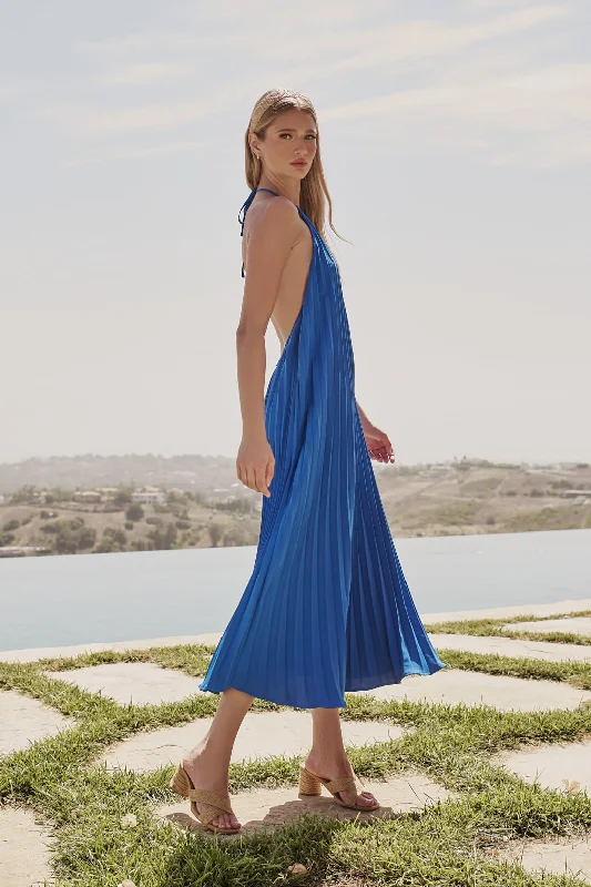 Midi dresses with puff sleeves for a vintage - inspired look Wenden Halter Neck Pleated Midi Dress Midi dresses with puff sleeves for a vintage - inspired look Wenden Halter Neck Pleated Midi Dress