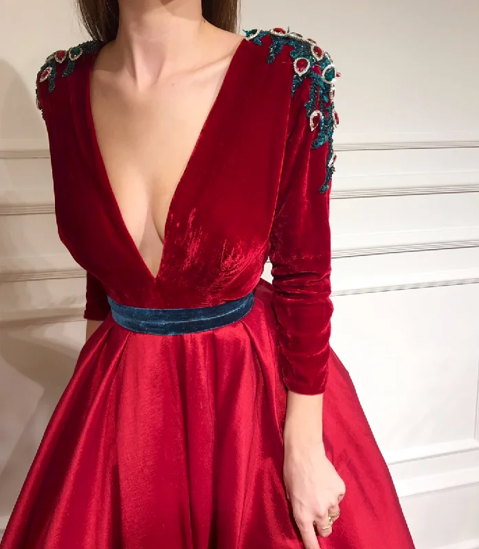 Mini dresses with gathered skirts for a voluminous effect Scarlet Cornell Gown