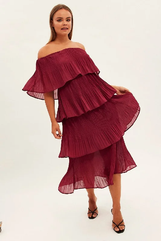 Midi dresses with halter necks for a stylish and comfortable option Red Off Shoulder Pleated Midi Dress Midi dresses with halter necks for a stylish and comfortable option Red Off Shoulder Pleated Midi Dress