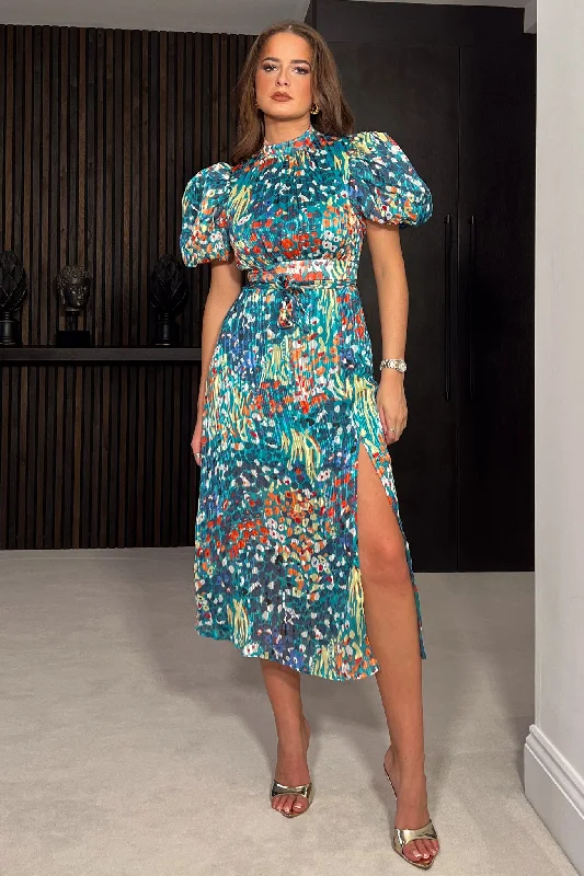 Midi dresses with ruched sleeves for a more fitted and stylish arm look Lilith Green Animal Puff Sleeve High Neck Midi Dress Midi dresses with ruched sleeves for a more fitted and stylish arm look Lilith Green Animal Puff Sleeve High Neck Midi Dress