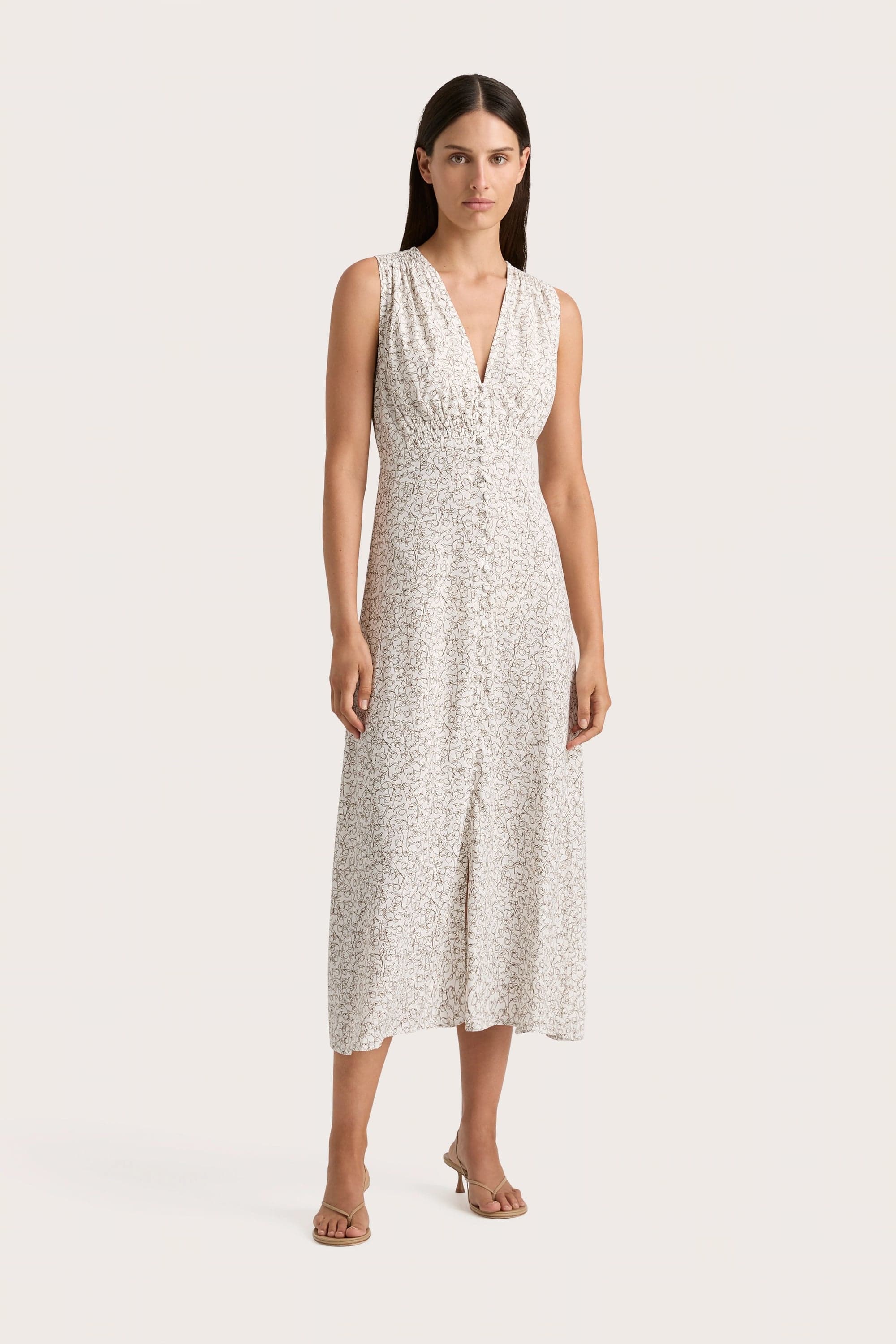 Midi dresses with pleated bodices for a classic and tailored look Oceane Midi Dress Calla Umber - Final Sale Midi dresses with pleated bodices for a classic and tailored look Oceane Midi Dress Calla Umber - Final Sale