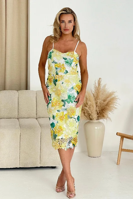 Midi dresses with embroidered accents for a unique and detailed design Poppy Green Floral Lace Midi Dress Midi dresses with embroidered accents for a unique and detailed design Poppy Green Floral Lace Midi Dress