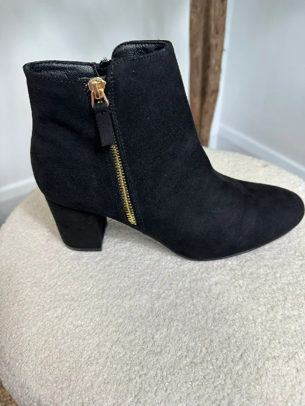 Women's long - line cardigan jackets in a soft knit for a cozy and elegant look Gold Zip Ankle Boot Black Women's long - line cardigan jackets in a soft knit for a cozy and elegant look Gold Zip Ankle Boot Black