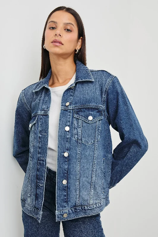 Women's shearling - lined suede jackets for ultimate warmth and luxury GROVE BOYFRIEND TRUCKER JACKET - INDIGO HAZE Women's shearling - lined suede jackets for ultimate warmth and luxury GROVE BOYFRIEND TRUCKER JACKET - INDIGO HAZE