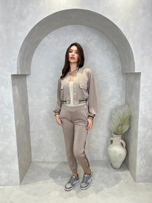 Women's long - length wool blend jackets for a warm and stylish winter look Taupe Leopard Trim Jacket Women's long - length wool blend jackets for a warm and stylish winter look Taupe Leopard Trim Jacket