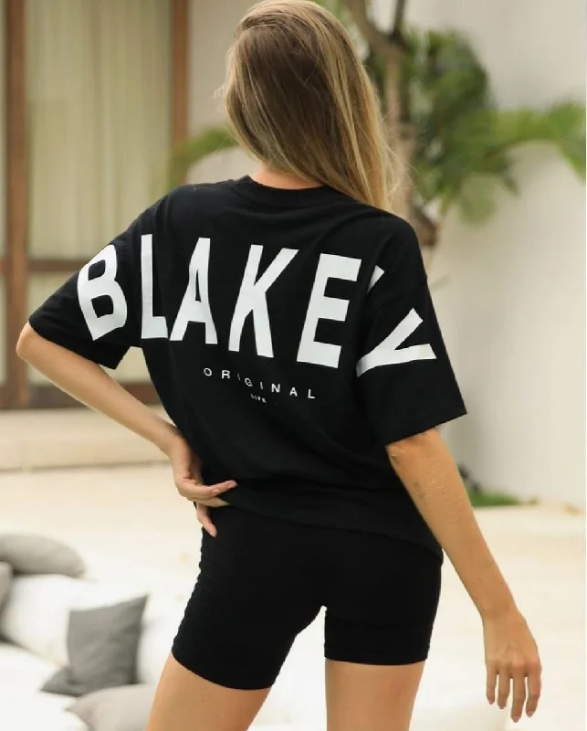 Women's pullover hoodie with a side slit for a modern and relaxed fit Blakely women's oversized tshirt Women's pullover hoodie with a side slit for a modern and relaxed fit Blakely women's oversized tshirt