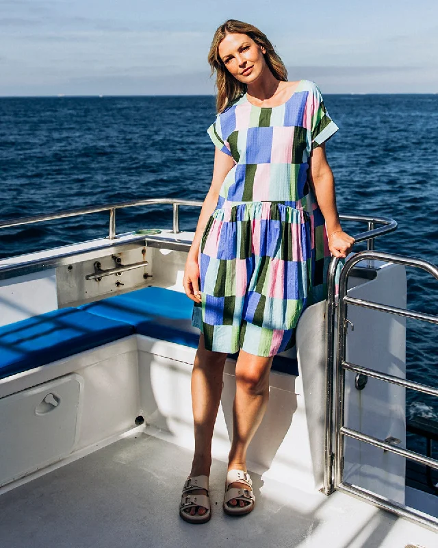 Mermaid - Style Women Dress with a Fitted Silhouette for Special Occasions Elm Odyssey Dress Blue/Green Print Mermaid - Style Women Dress with a Fitted Silhouette for Special Occasions Elm Odyssey Dress Blue/Green Print