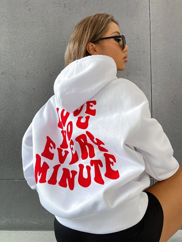 Women's cropped sweatshirt with a slogan graphic for a fun and expressive look Love Every Minute Women's cropped sweatshirt with a slogan graphic for a fun and expressive look Love Every Minute
