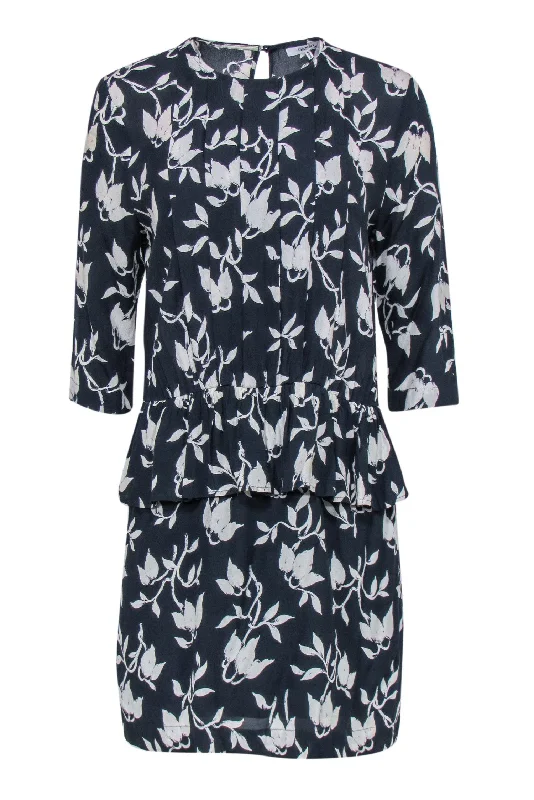 Plus Size Women Dress with a Flattering A - Line Cut for Comfort and Style Plus Size Women Dress with a Flattering A - Line Cut for Comfort and Style Ganni - Navy & White Floral Print Long Sleeve Peplum Dress Sz M Plus Size Women Dress with a Flattering A - Line Cut for Comfort and Style Plus Size Women Dress with a Flattering A - Line Cut for Comfort and Style Ganni - Navy & White Floral Print Long Sleeve Peplum Dress Sz M
