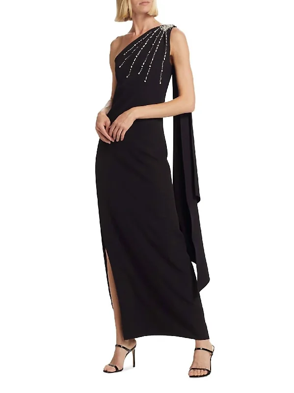 Halter Neck Women Dress to Show Off the Shoulders and Neckline Halter Neck Women Dress to Show Off the Shoulders and Neckline Leslie Gown In Black