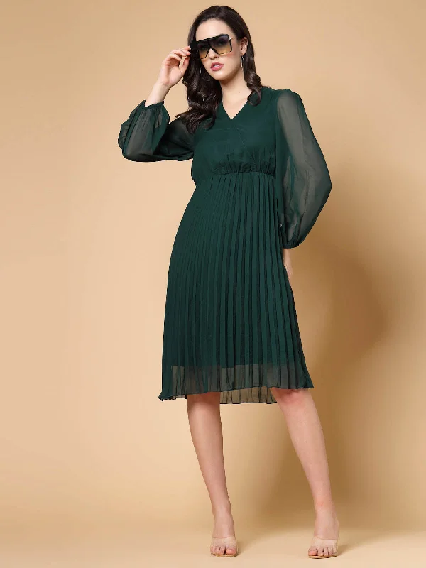 Mermaid - Style Women Dress with a Fitted Silhouette for Special Occasions Mermaid - Style Women Dress with a Fitted Silhouette for Special Occasions Green V-Neck Puff Sleeves Accordion Pleated Empire Dress