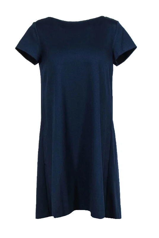 Halter Neck Women Dress to Show Off the Shoulders and Neckline Halter Neck Women Dress to Show Off the Shoulders and Neckline Sara Campbell - Navy Blue Shift Dress w/ Neon Back Sz 8