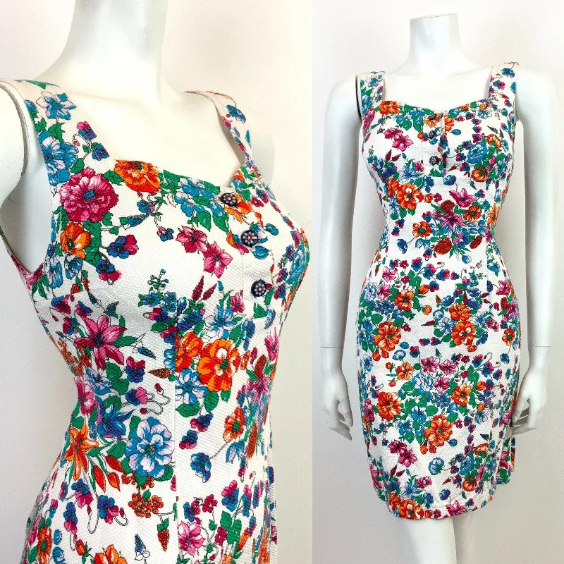 Plus Size Women Dress with a Flattering A - Line Cut for Comfort and Style Plus Size Women Dress with a Flattering A - Line Cut for Comfort and Style VTG 60s 70s WHITE BLUE RED GREEN FLORAL SWEETHEART PINAFORE APRON SUNDRESS 8