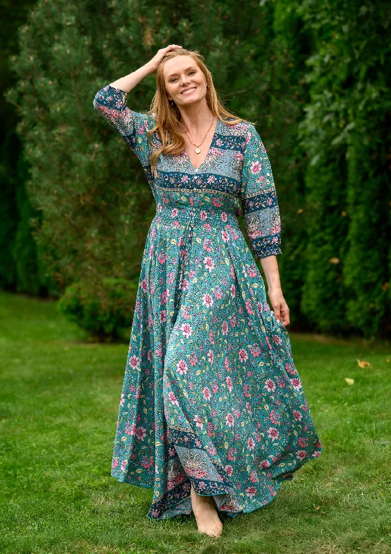 Maxi dresses with a halter neck for a stylish and sophisticated choice Isabella Mix Flowers Green Dress Maxi dresses with a halter neck for a stylish and sophisticated choice Isabella Mix Flowers Green Dress