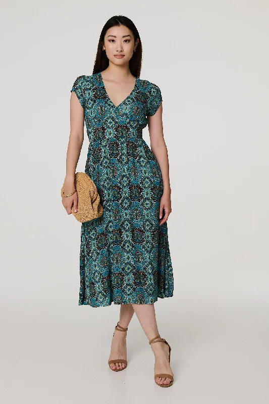 Midi dresses with ruffled sleeves for a more feminine and voluminous look Printed V-Neck Cap Sleeve Midi Dress Midi dresses with ruffled sleeves for a more feminine and voluminous look Printed V-Neck Cap Sleeve Midi Dress