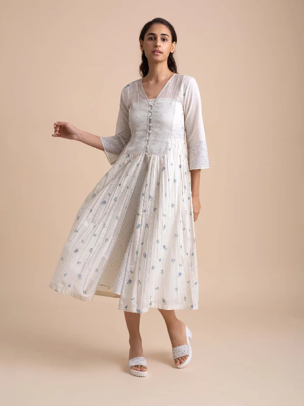 Midi dresses with pleated bodices for a classic and tailored look Dear Beloved Dress Midi dresses with pleated bodices for a classic and tailored look Dear Beloved Dress