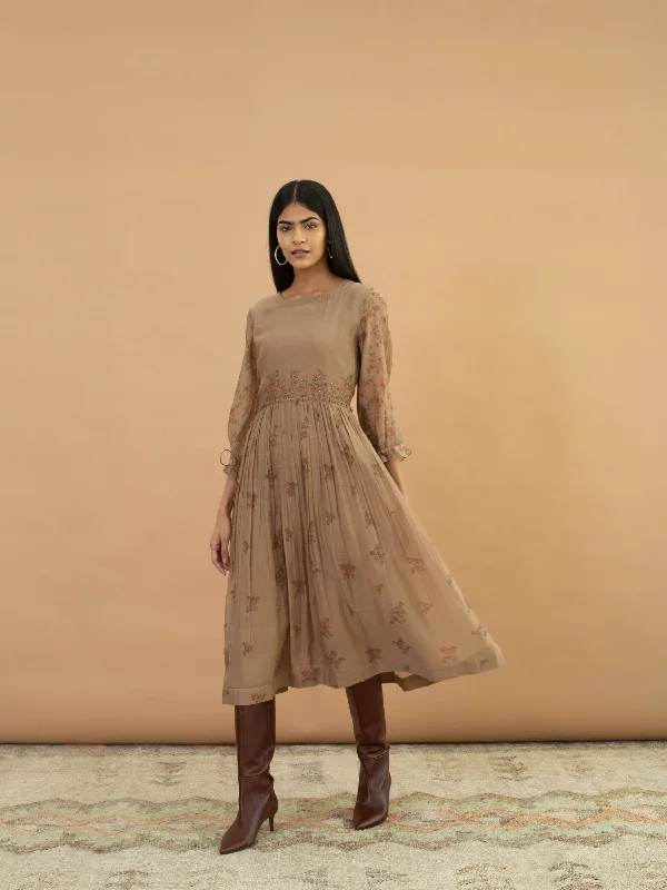 Midi dresses with embroidered accents for a unique and detailed design Oldpine Tier Dress Midi dresses with embroidered accents for a unique and detailed design Oldpine Tier Dress