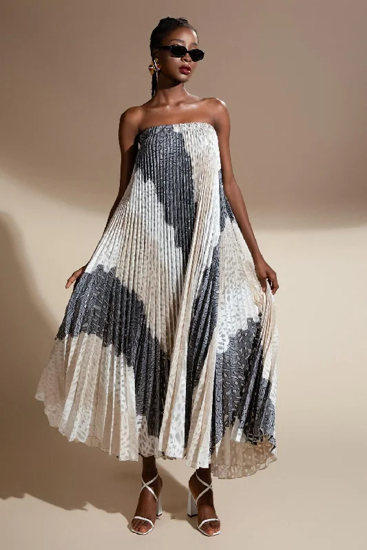 Midi dresses with ruched bodices for a feminine and fitted feel Serena Trapezoid Pleated Brocade Midi Dress Midi dresses with ruched bodices for a feminine and fitted feel Serena Trapezoid Pleated Brocade Midi Dress