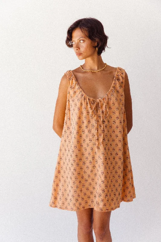 Mini dresses with gathered skirts for a voluminous effect Sundress Mini ~ Peach