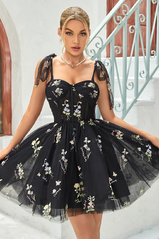 Holiday dresses with elastic - cuffed sleeves and a cinched waist for a comfortable and stylish holiday ensemble A Line Spaghetti Straps Black Short Homecoming Dress with Appliques Holiday dresses with elastic - cuffed sleeves and a cinched waist for a comfortable and stylish holiday ensemble A Line Spaghetti Straps Black Short Homecoming Dress with Appliques