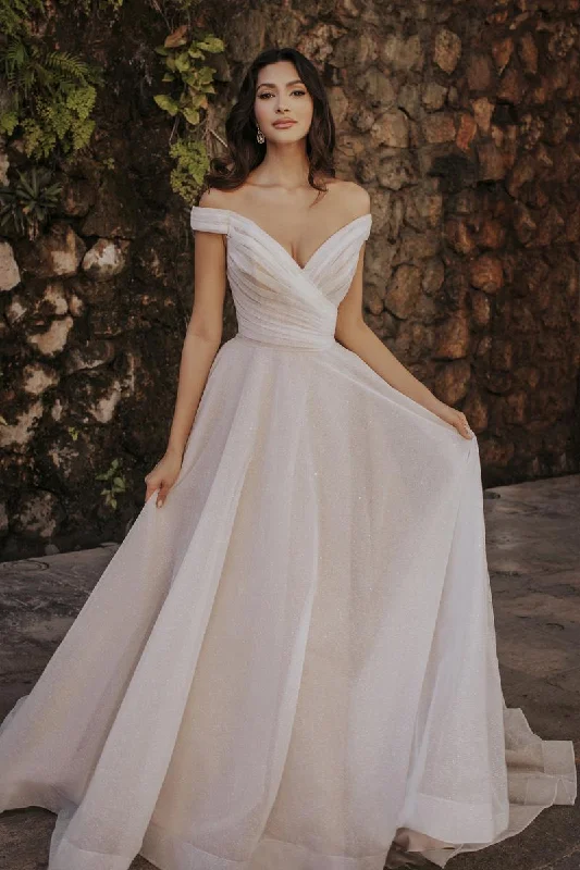 Beach - friendly wedding dresses made of lightweight fabric Abella by Allure Bridals "Paris" Gown E352 Beach - friendly wedding dresses made of lightweight fabric Abella by Allure Bridals "Paris" Gown E352