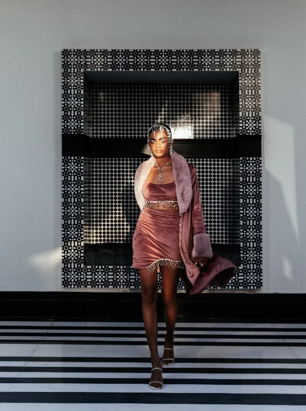 Holiday dresses with a mock turtleneck and long sleeves for a warm and sophisticated winter holiday Claudette Blush Faux Fur Jacket Holiday dresses with a mock turtleneck and long sleeves for a warm and sophisticated winter holiday Claudette Blush Faux Fur Jacket