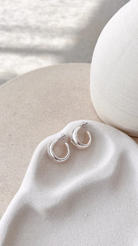 Cocktail dresses with cold - shoulder designs in a lightweight fabric Dome Huggie - Silver Cocktail dresses with cold - shoulder designs in a lightweight fabric Dome Huggie - Silver