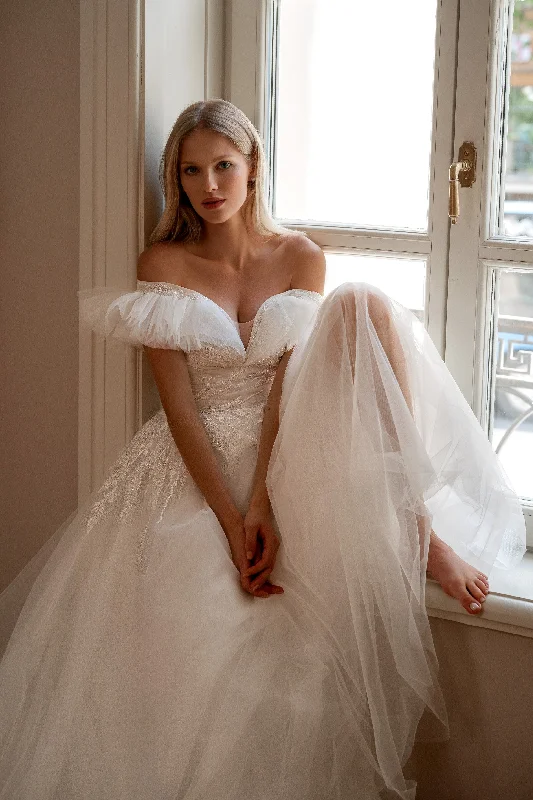 Boho - inspired wedding dresses with floral embroidery Off-Shoulder A-Line Tulle Wedding Dress Boho - inspired wedding dresses with floral embroidery Off-Shoulder A-Line Tulle Wedding Dress
