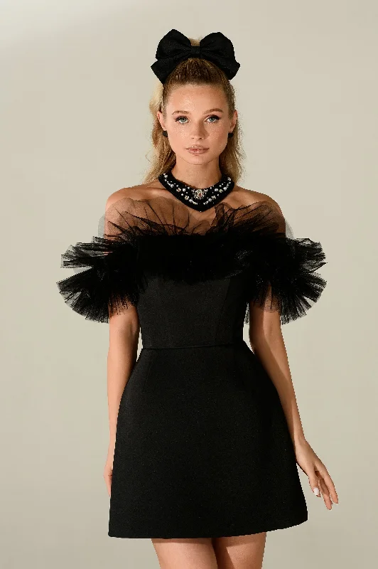 Party dresses with a jacquard pattern for a rich and detailed look Ruffled Strapless Black Mini Dress with Choker Party dresses with a jacquard pattern for a rich and detailed look Ruffled Strapless Black Mini Dress with Choker