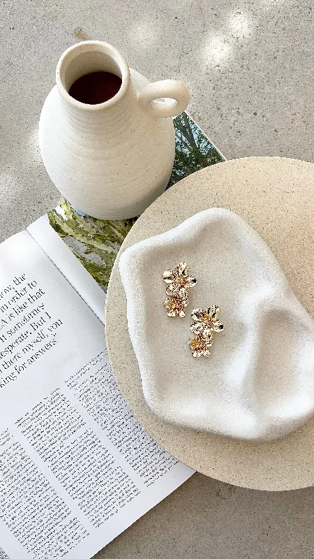 Cocktail dresses with a pleated skirt and a square neckline Vista Earrings - Gold