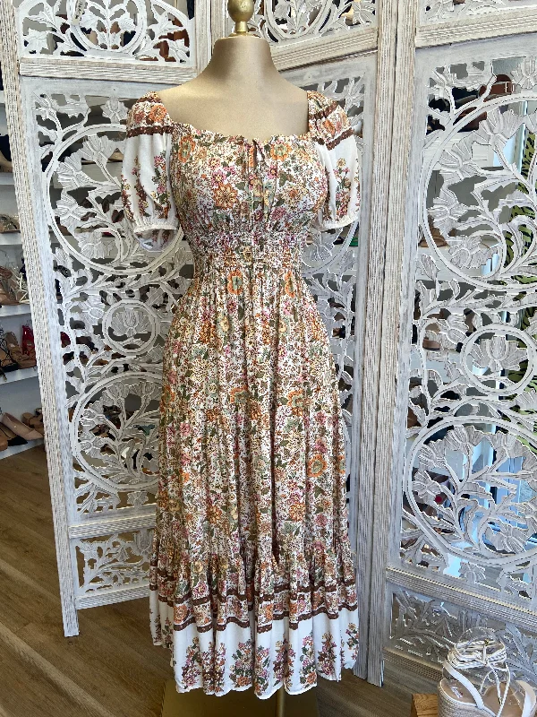 Prom dresses with lace - trimmed sleeves and empire - style waists for a flattering and vintage - inspired formal affair Boho Maxi Floral Dress Prom dresses with lace - trimmed sleeves and empire - style waists for a flattering and vintage - inspired formal affair Boho Maxi Floral Dress