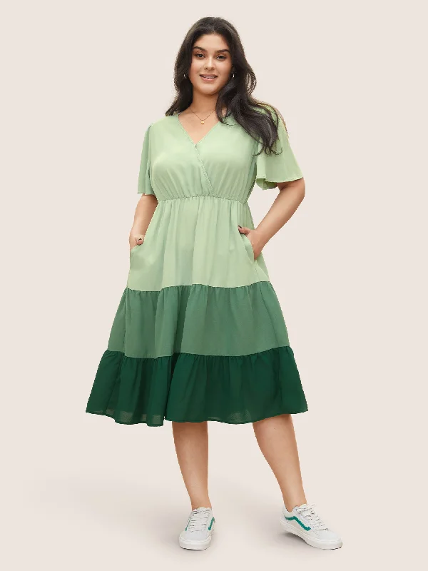 Everyday Short - sleeved Dress with Puffed Sleeves for a Retro Look Colorblock Contrast Wrap Elastic Waist Pocket Dress Everyday Short - sleeved Dress with Puffed Sleeves for a Retro Look Colorblock Contrast Wrap Elastic Waist Pocket Dress