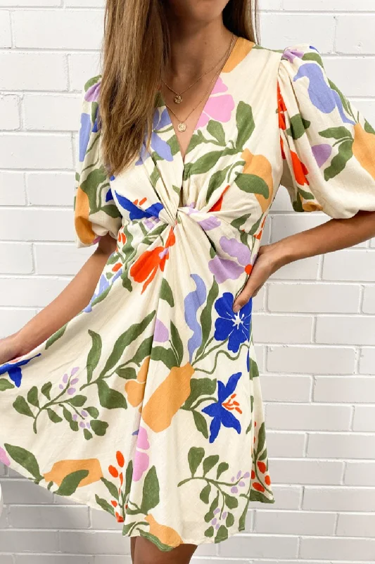 Prom dresses with geometric - cutout sleeves and flowing chiffon fabrics for a modern and airy look Odelia Dress Prom dresses with geometric - cutout sleeves and flowing chiffon fabrics for a modern and airy look Odelia Dress