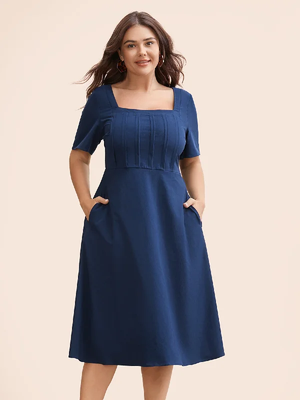  Solid Square Neck Pleated Midi Dress